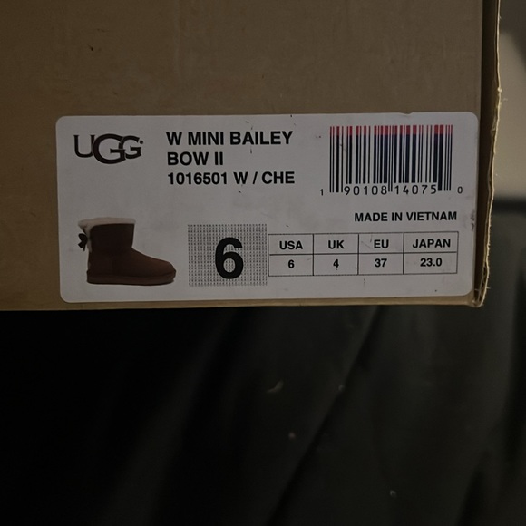Ugg w mini Bailey bow size 6 - Picture 5 of 6